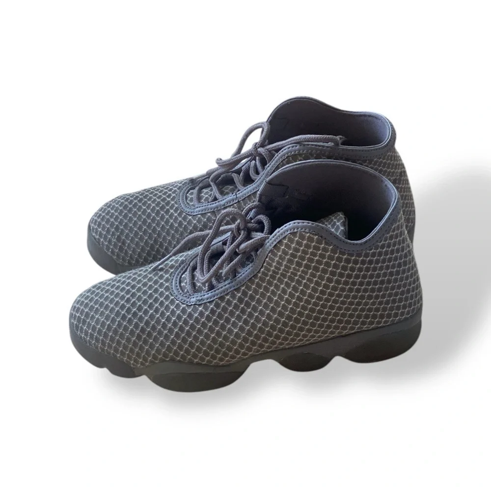 JORDAN HORIZON WOLF GREY BLACK HI-TOP  SNEAKERS